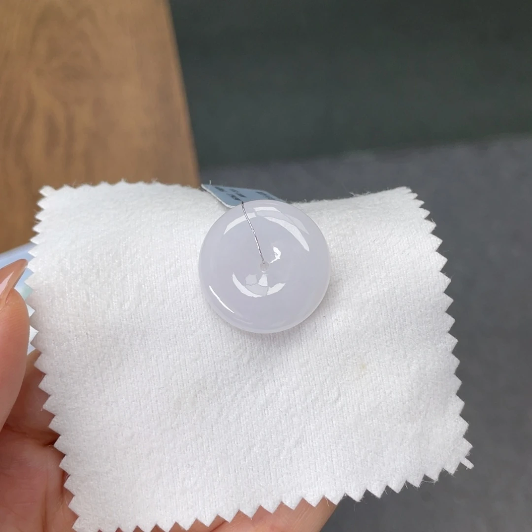 翡翠颈饰未镶嵌平安扣