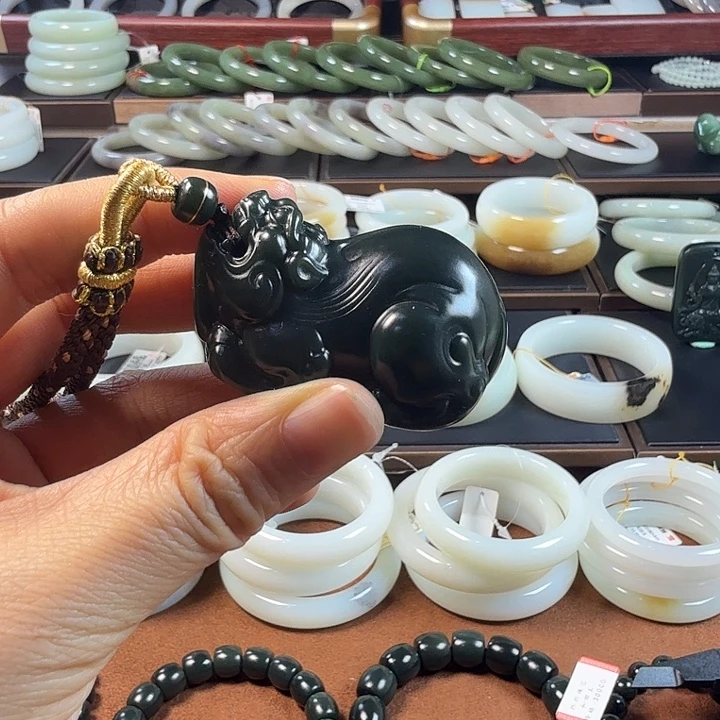 和田玉未镶嵌挂件