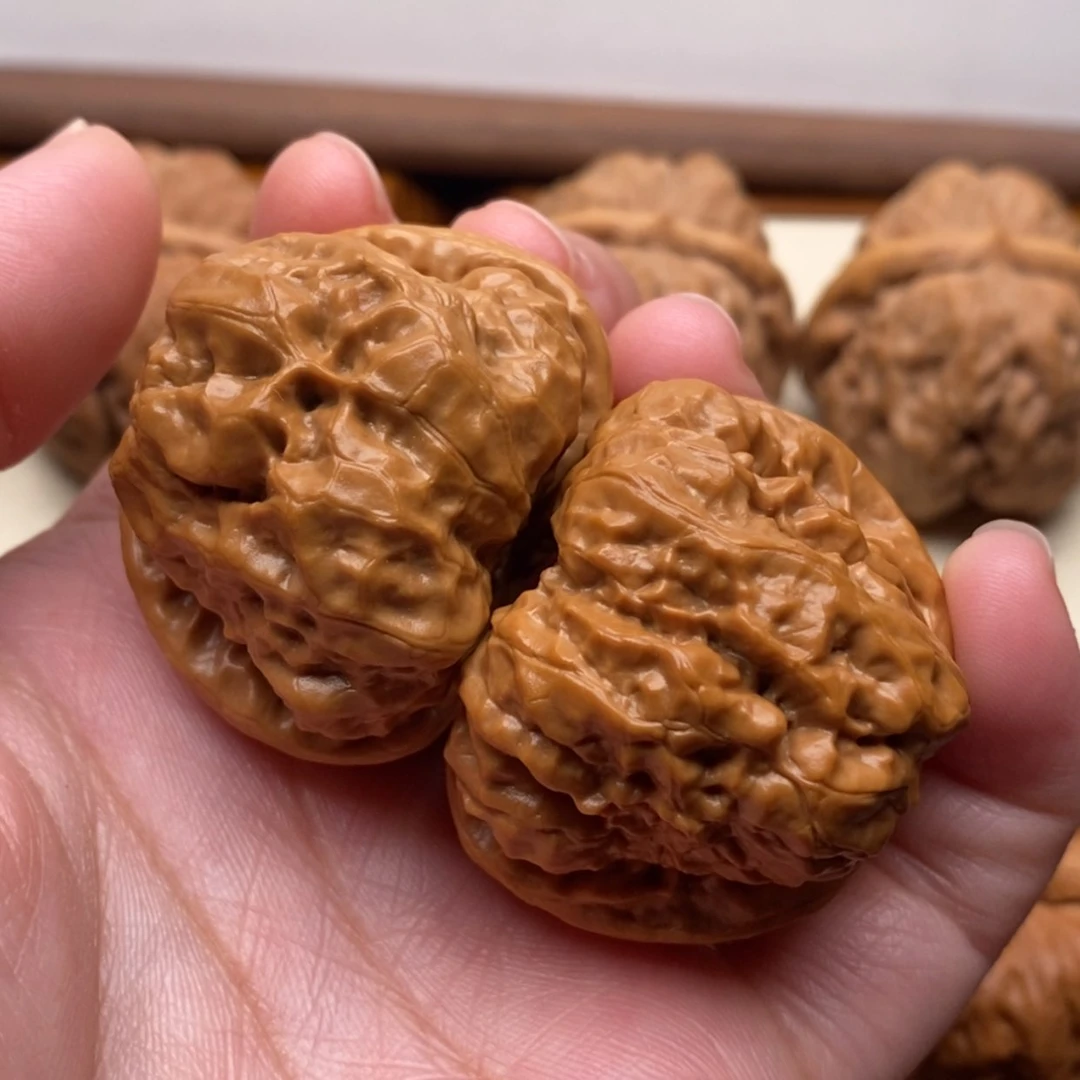 【闪购商品】把件文玩核桃边40左右