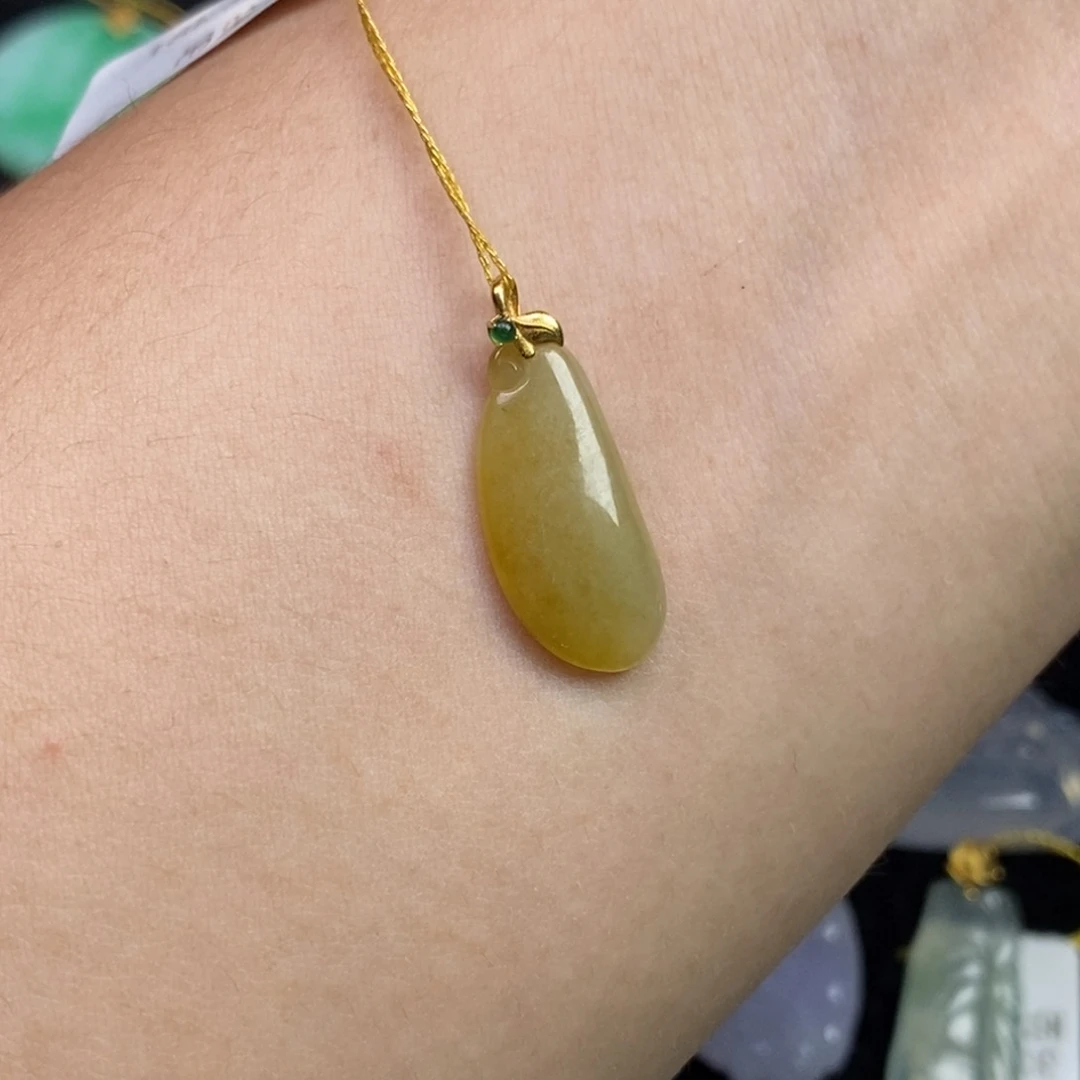 翡翠18K金镶嵌颈饰福瓜