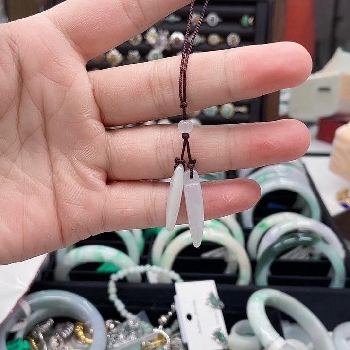 翡翠手镯未镶嵌翡翠