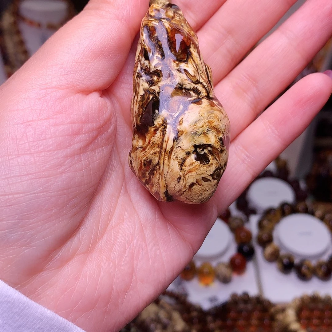 琥珀裸石未镶嵌行****功琥珀