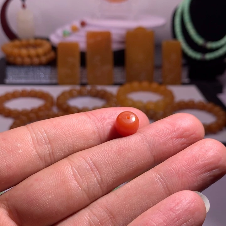 T***Z石英质玉（黄龙玉）合金手链
