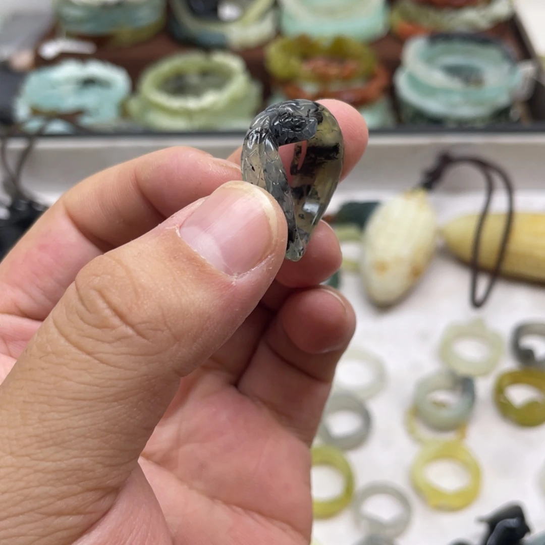 看***死蛇纹石玉未镶嵌戒指