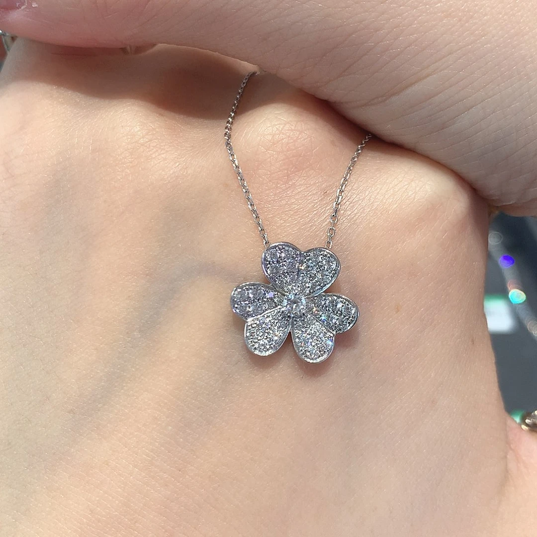 铂Pt950镶嵌实验室培育钻石满钻三叶草