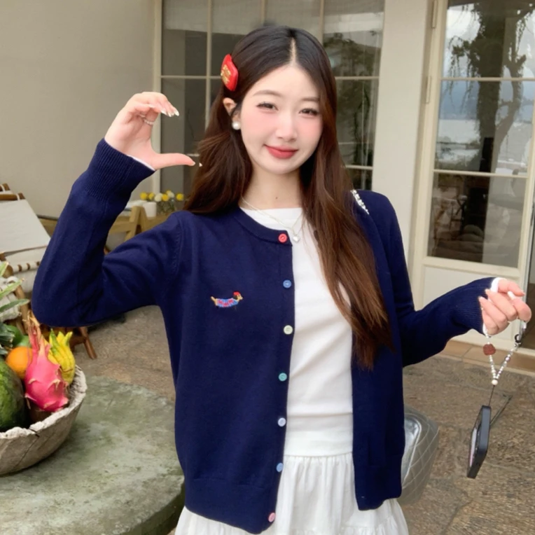 秋冬季圆领刺绣休闲仙女风长袖针织开衫女2025新款彩扣设计感百搭