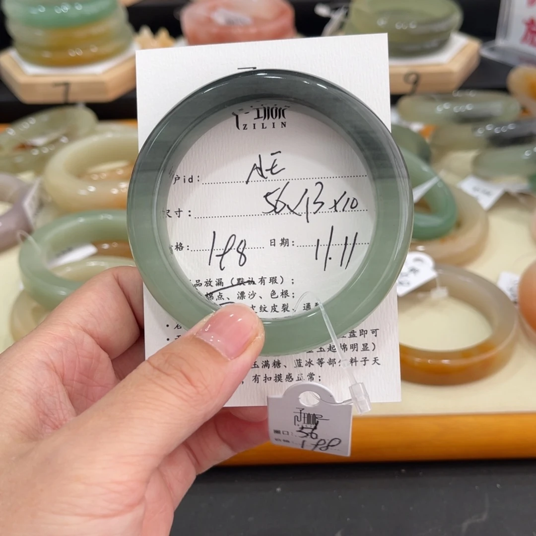 未镶嵌手镯石英质玉小**?