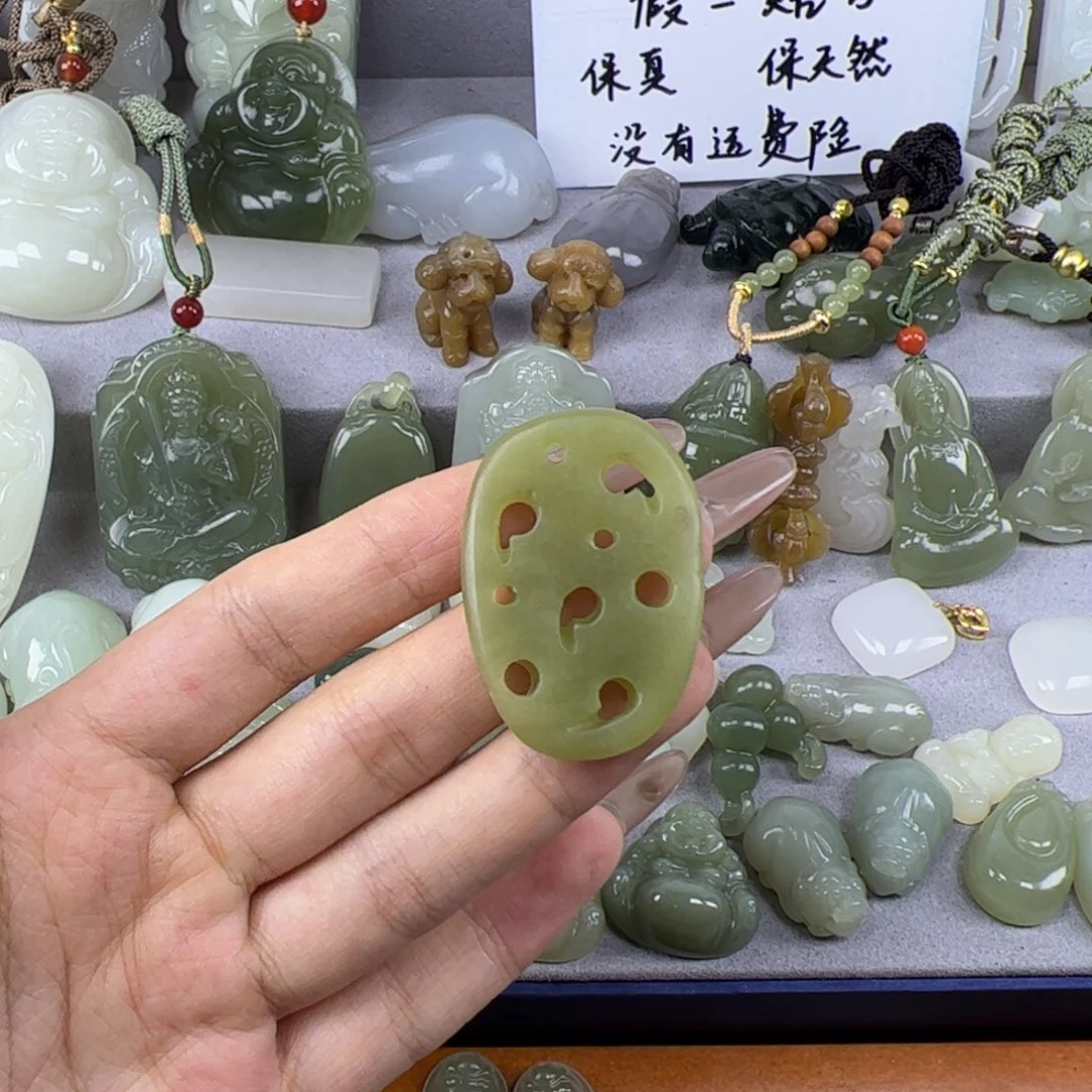 和田玉未镶嵌颈饰