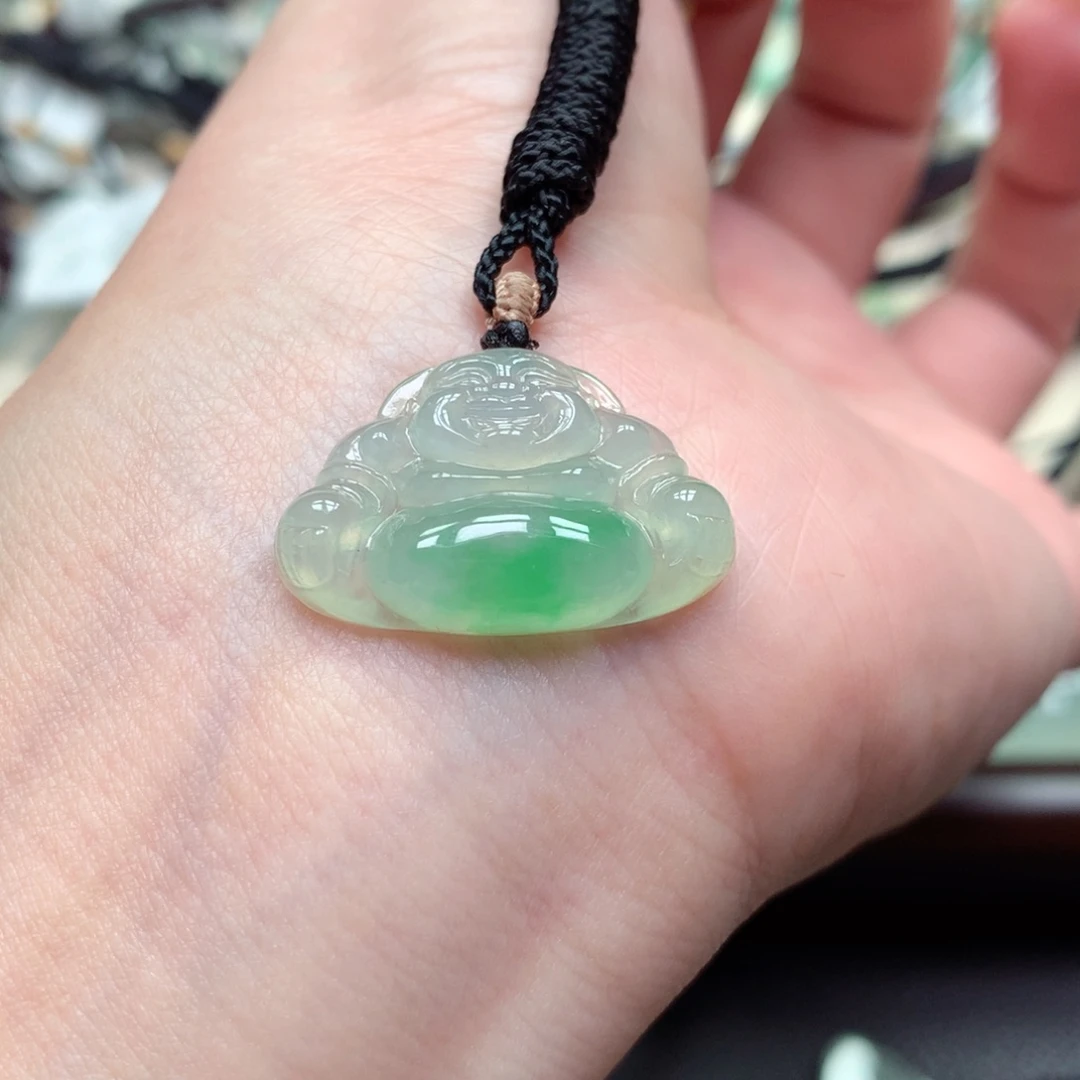 翡翠未镶嵌颈饰佛公