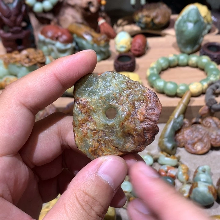 未镶嵌岫岩河磨玉（透闪石质玉）挂件