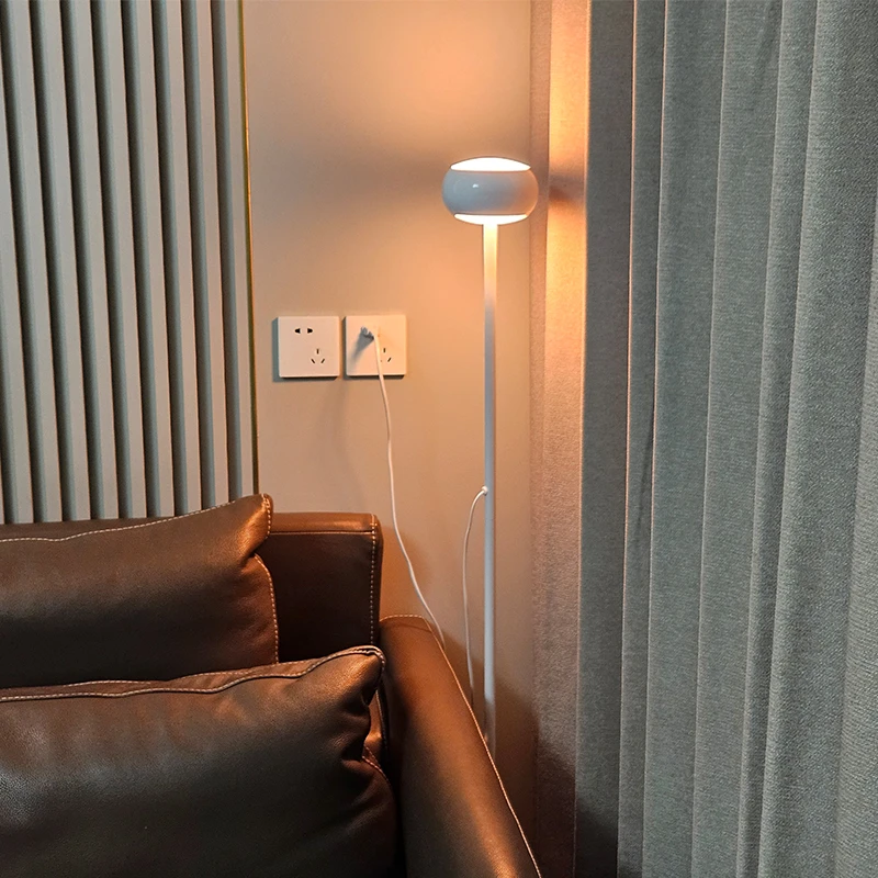 2025新款落地灯沙发旁边卧室床头现代简约房间氛围立式落地灯