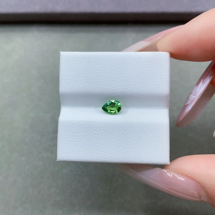 蓝宝石裸石未镶嵌天然鸭水绿色蓝宝石