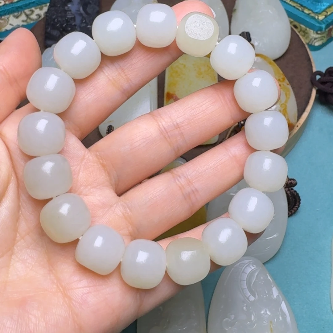 颈饰未镶嵌和田玉（子料）无*