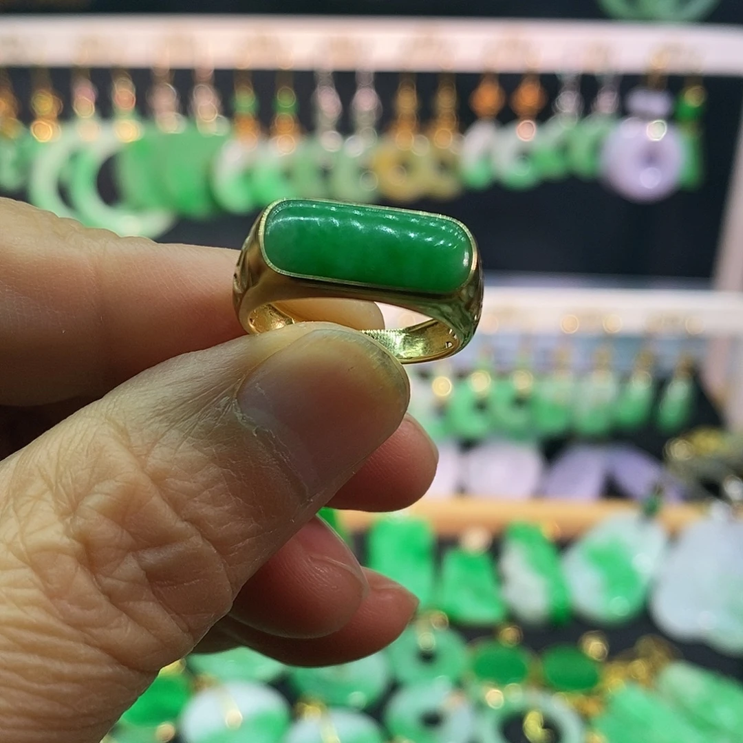 翡翠18K金镶嵌戒指戒指