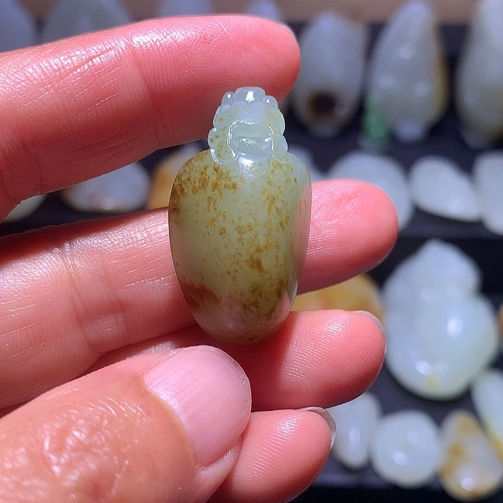 和田玉（糖玉）颈饰未镶嵌富**油