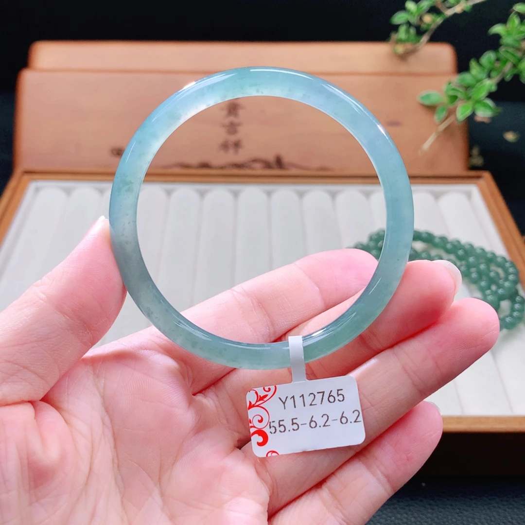 翡翠手镯（圆镯）未镶嵌