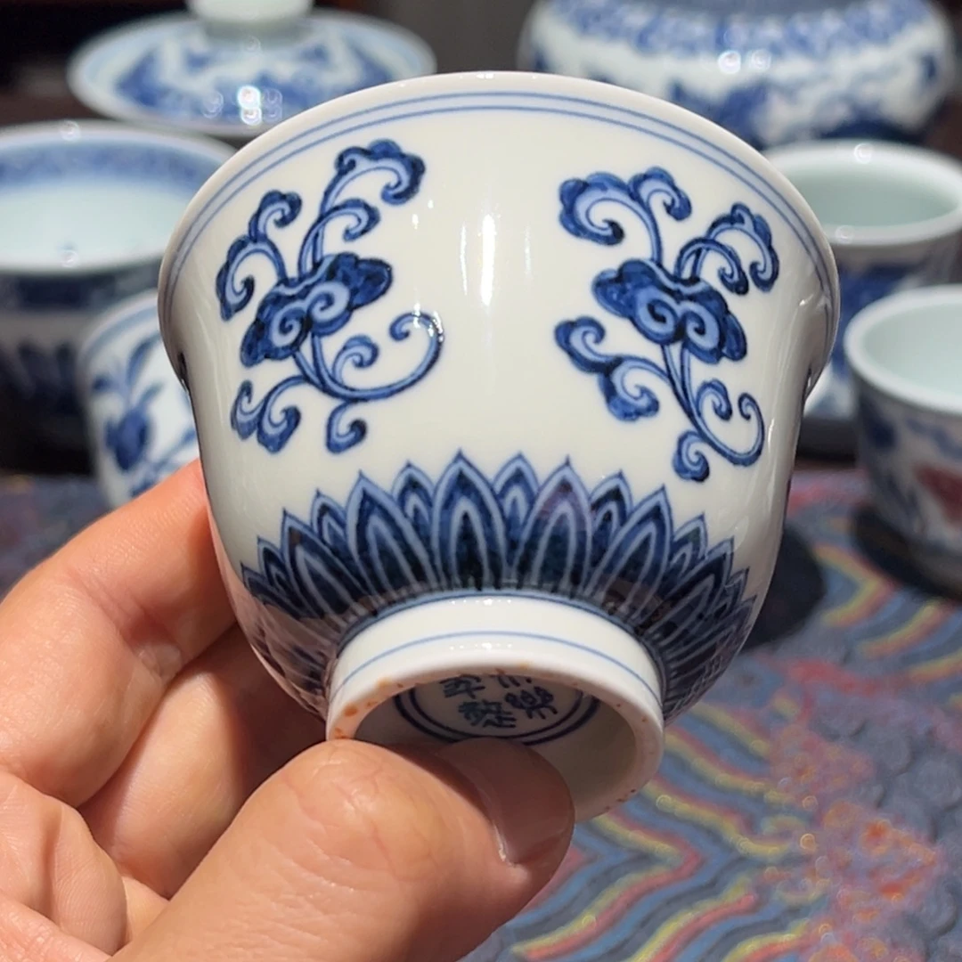 陶精品青花灵芝纹铃铛杯口径约7.5厘米