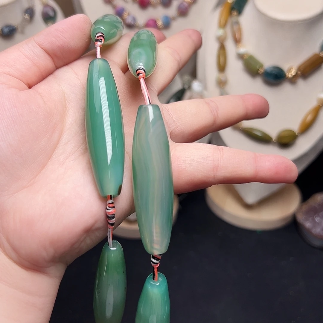 玛瑙/玉髓合金珠宝半成品W411，6.5*49.8mm青竹绿缠丝玛瑙天珠一条