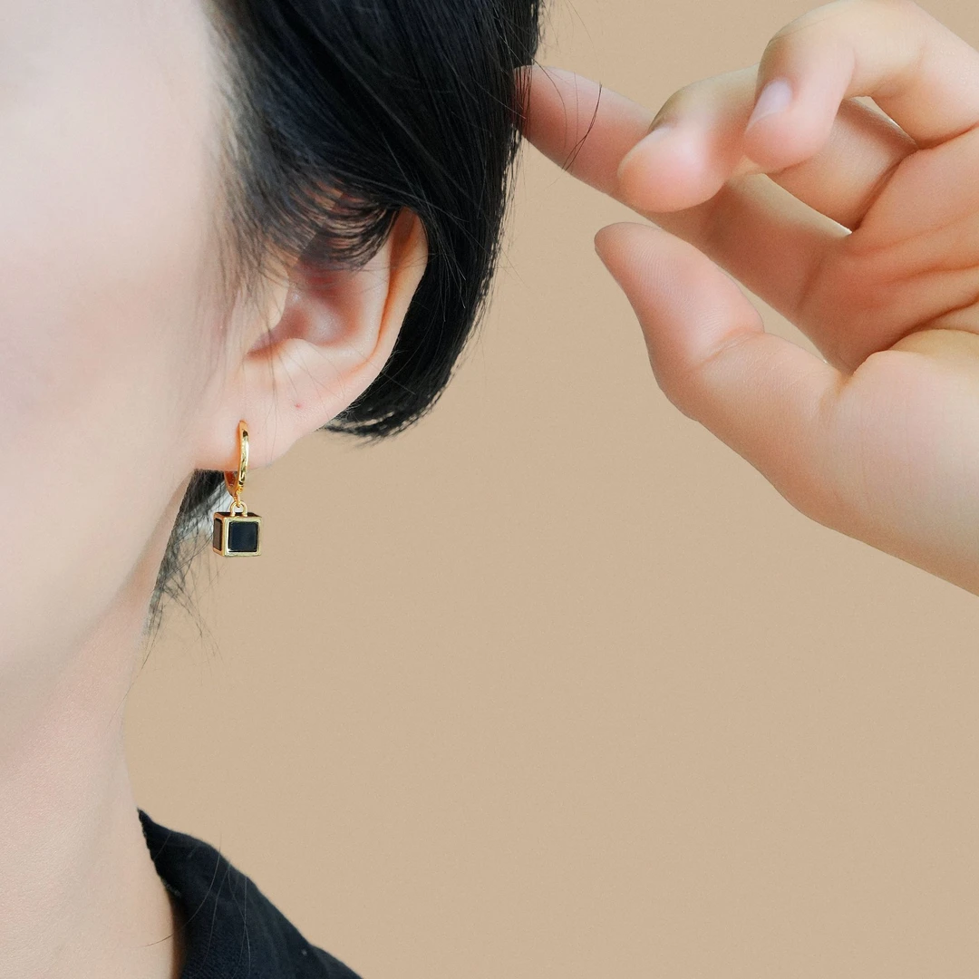 铜合金耳饰 气质黑色立体魔方耳环女轻奢小众设计方形耳扣新款