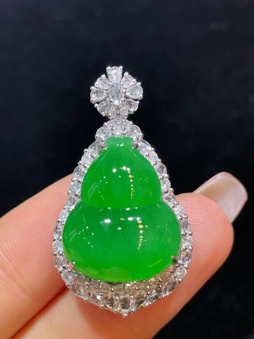 天然缅甸翡翠A货帝王绿大葫芦吊坠，18k金镶嵌伴钻