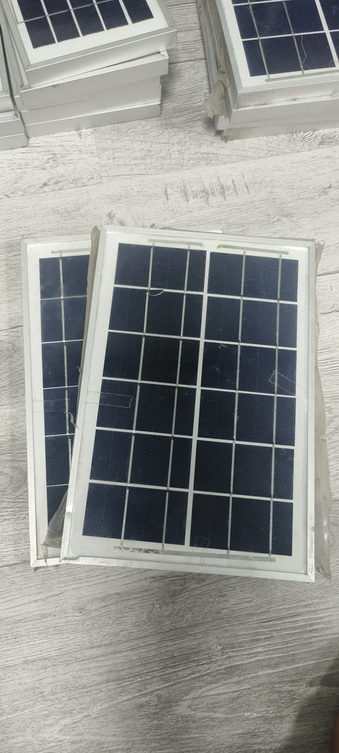 拍一发二6瓦6伏太阳能板，玻璃材质，铝合金边框