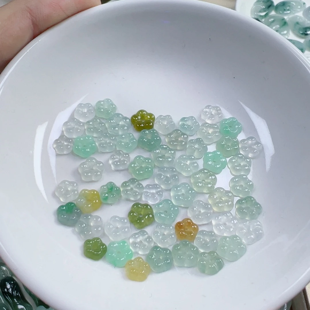 翡翠散珠花花一个可挑。多样性发货