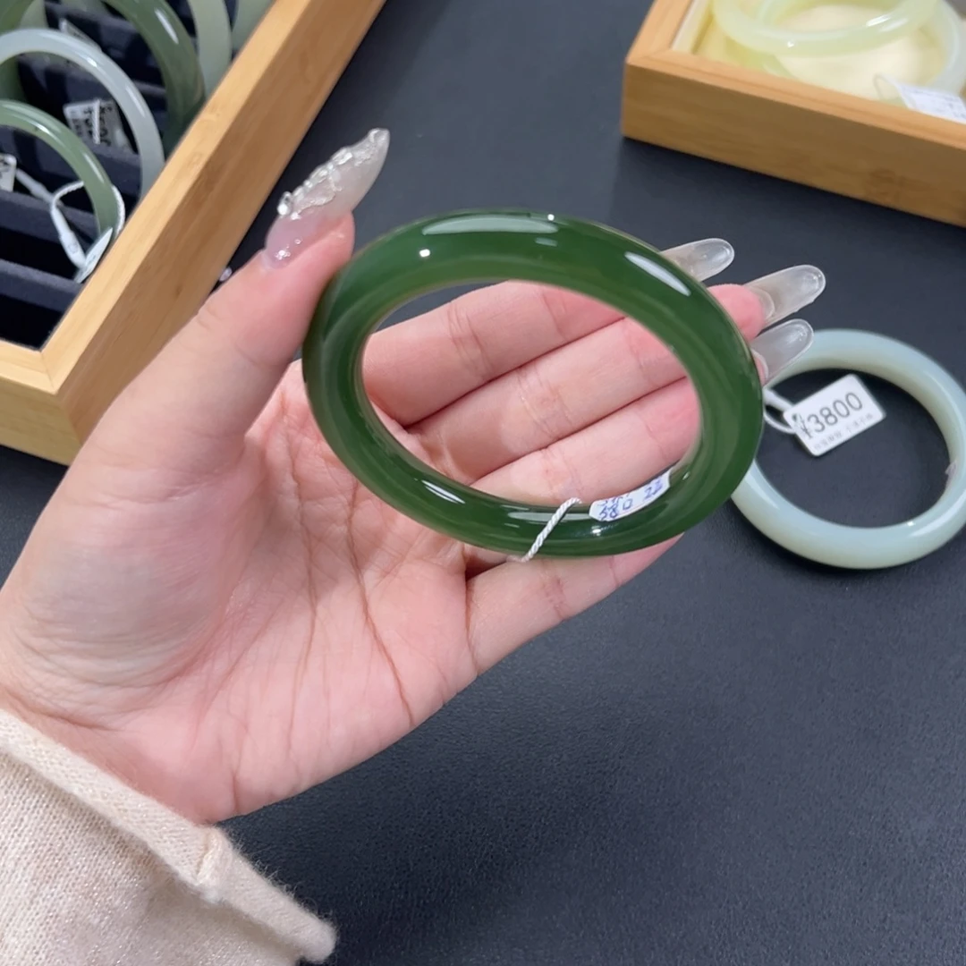 和田玉未镶嵌手镯