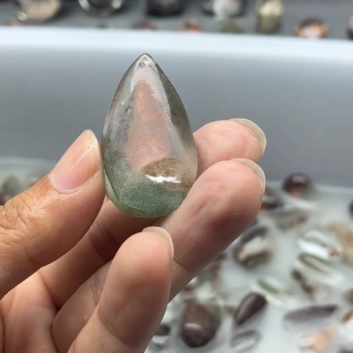 未镶嵌吊坠(赠链)水晶M****?