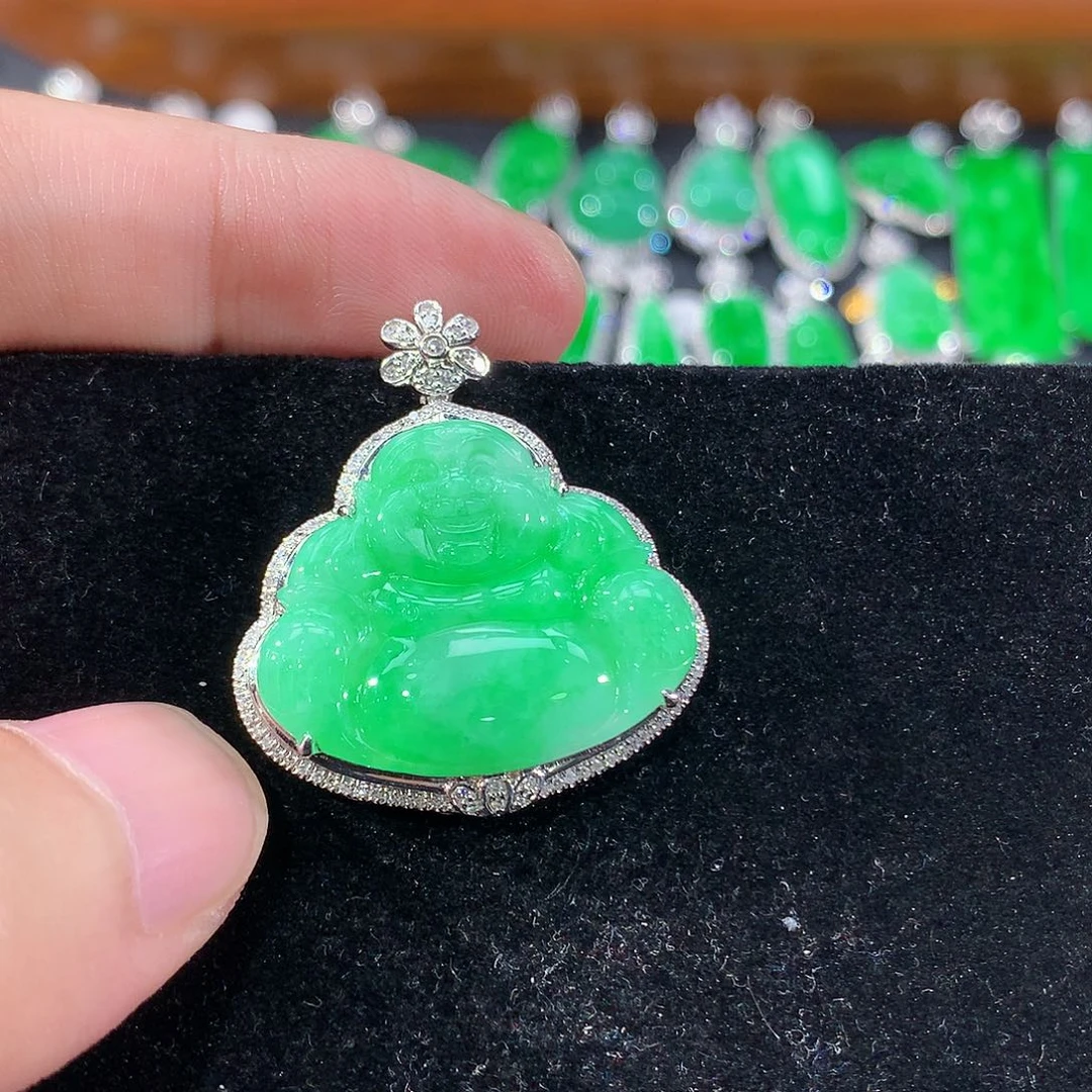 翡翠18K金镶嵌颈饰