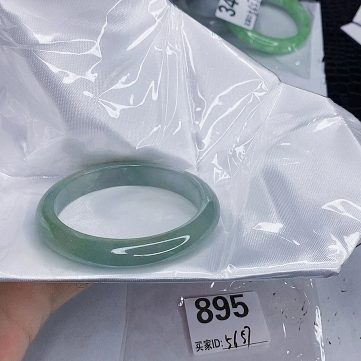 翡翠未镶嵌手镯一图一物实物为准（微瑕处理）