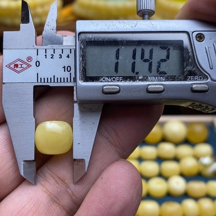 未镶嵌琥珀裸石53号11.4*10.1微瑕