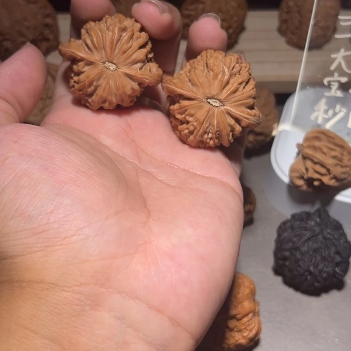 ****文玩核桃吊坠39红皮磨盘