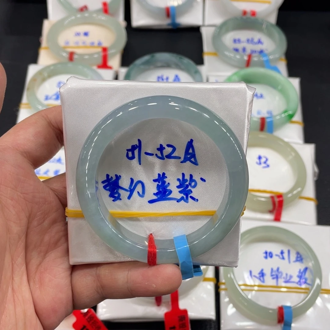 翡翠手镯未镶嵌缅甸翡翠