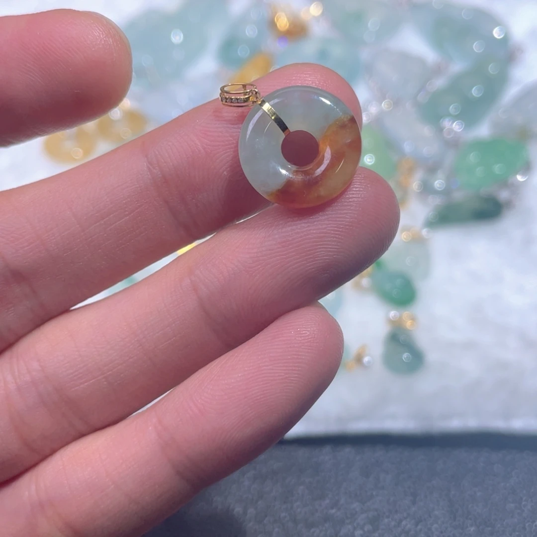 翡翠18K金镶嵌颈饰翡翠