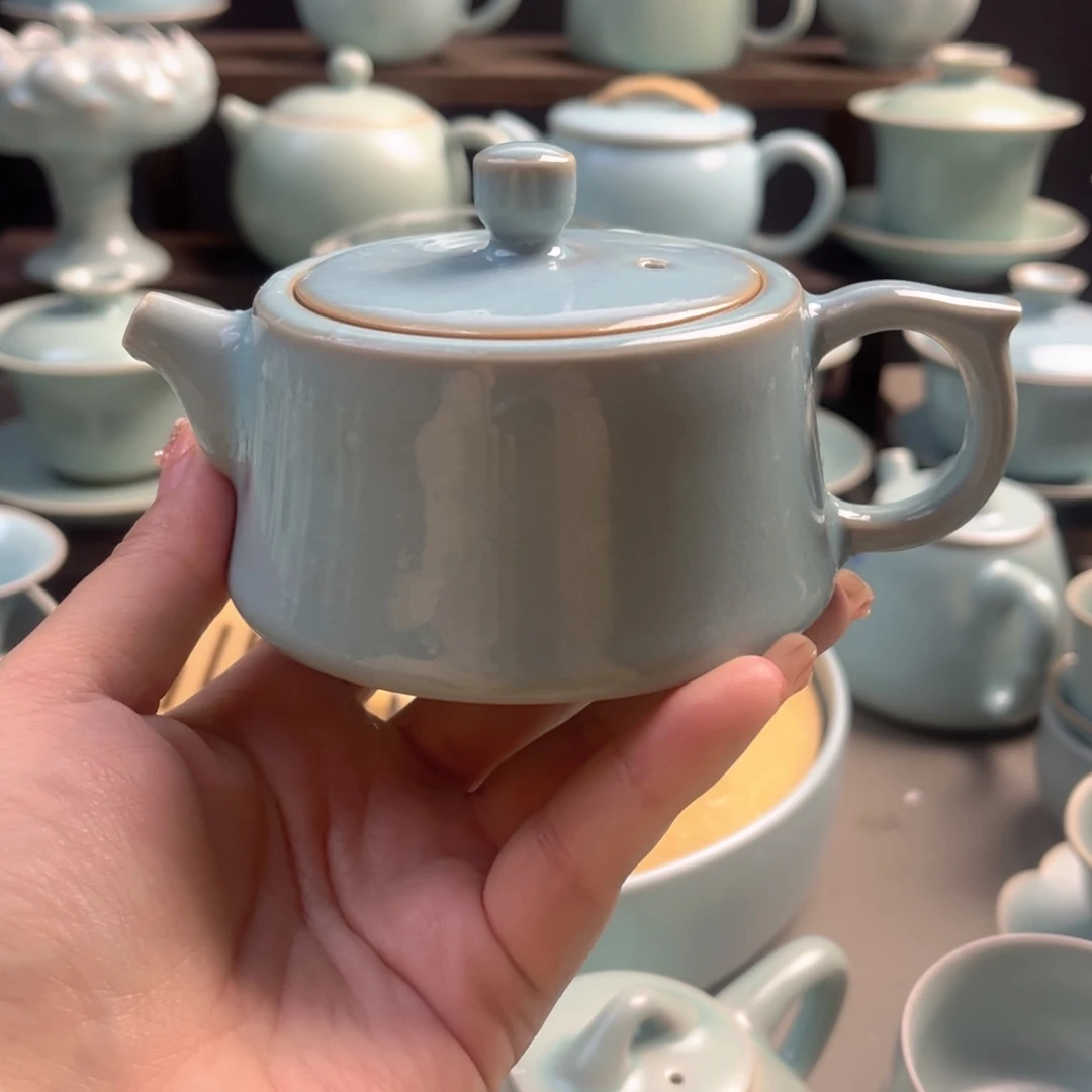 瓷天青釉将军壶微瑕