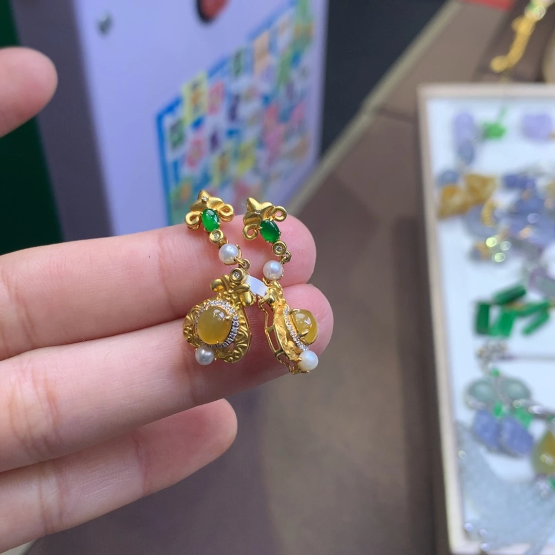 翡翠18K金镶嵌颈饰翡翠