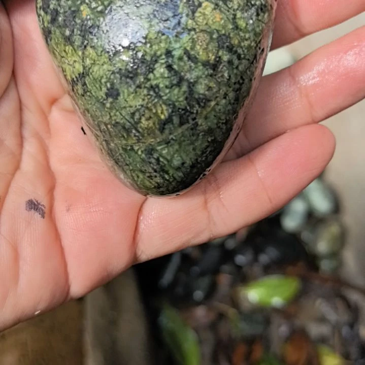 铭***卖有机玻璃藏玉药王石原石手把件