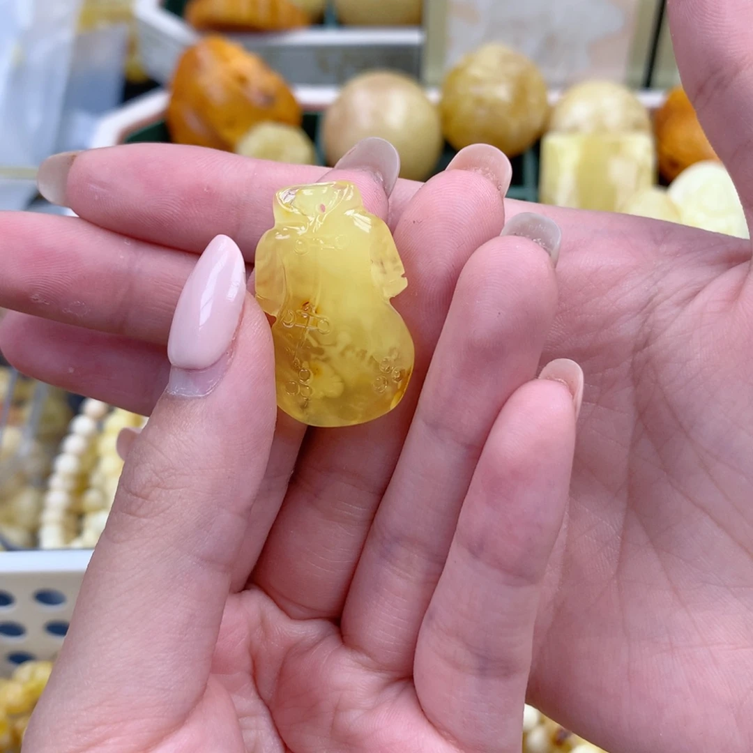 琥珀未镶嵌珠宝奇石