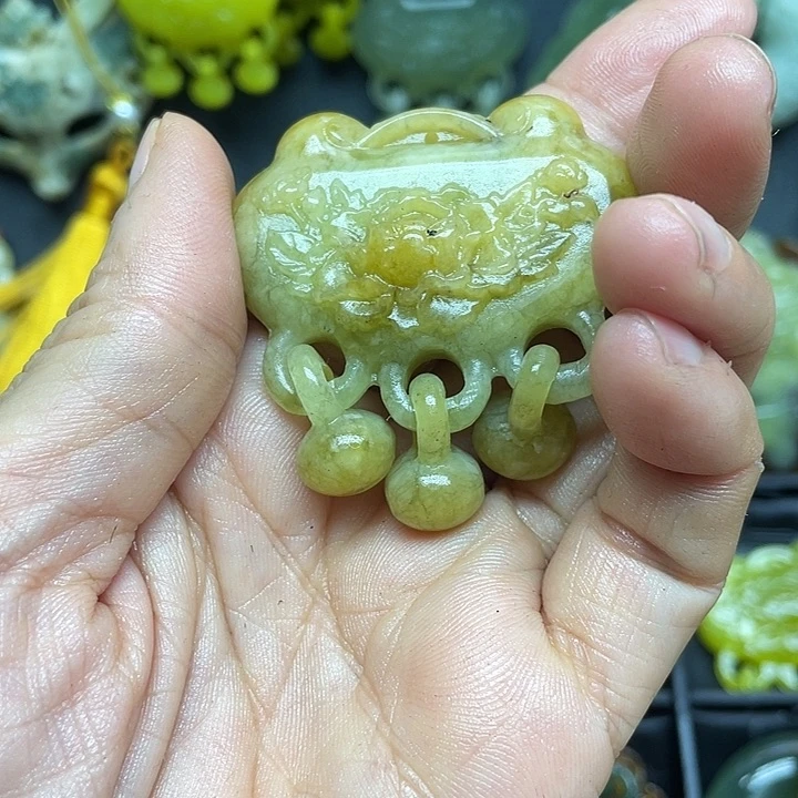 未镶嵌岫玉吊坠龙****客