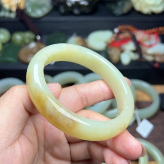 和田玉（糖玉）手镯未镶嵌57