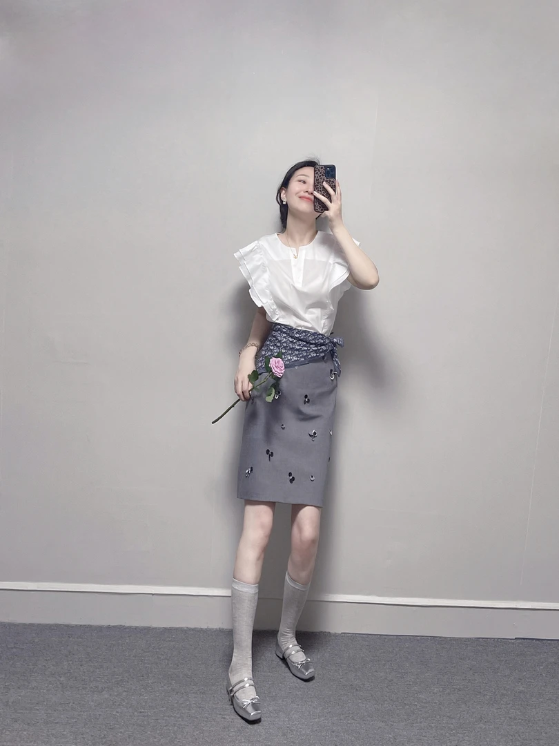 白色荷叶边小飞袖衬衫女夏季温柔风气质时尚套装a字半身裙两件套