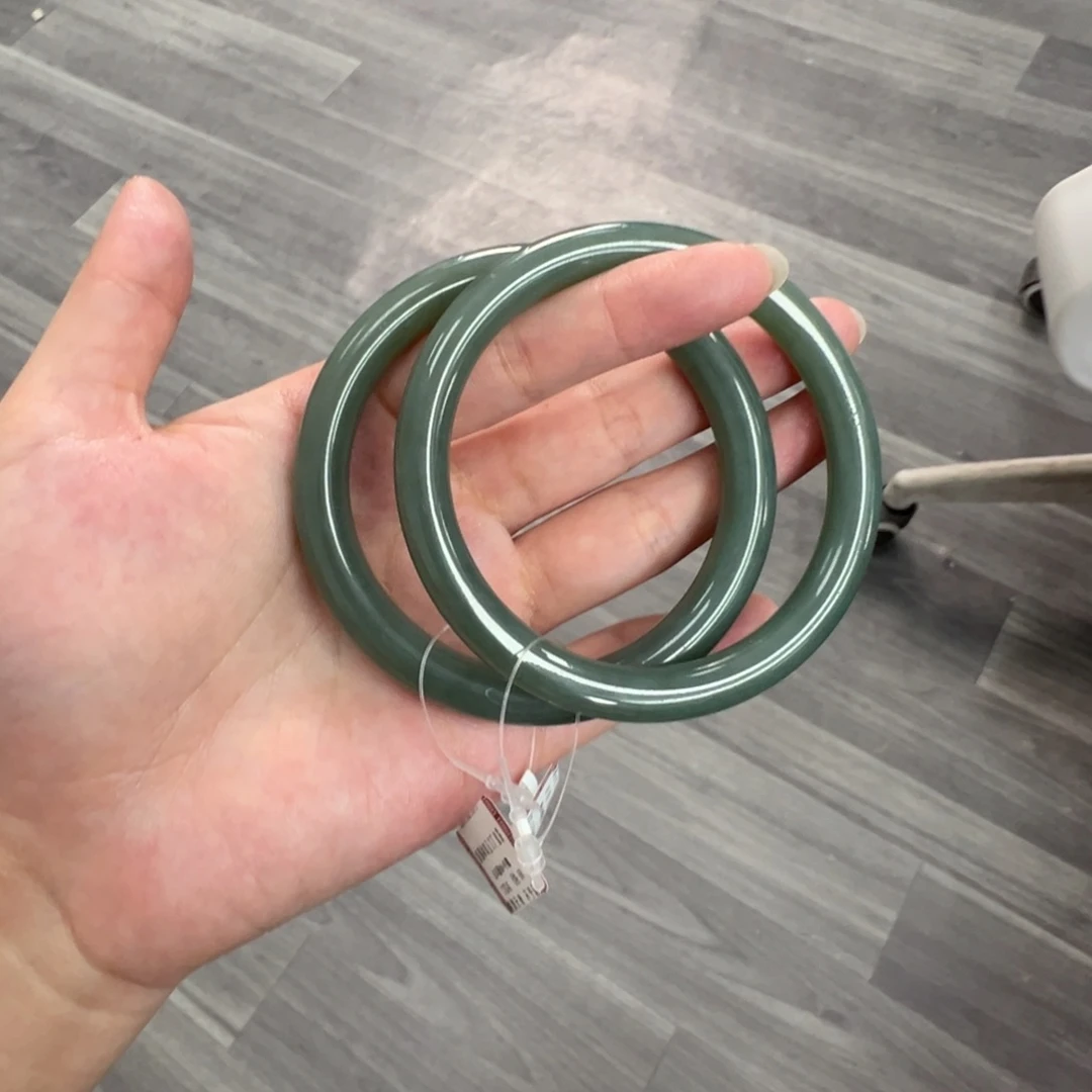 所***念和田玉（糖玉）未镶嵌手镯