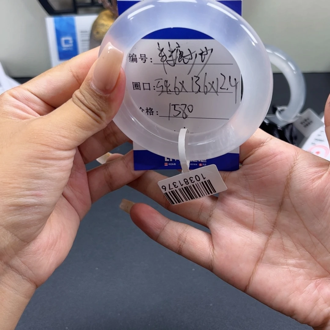 半***冰未镶嵌手镯石英岩玉