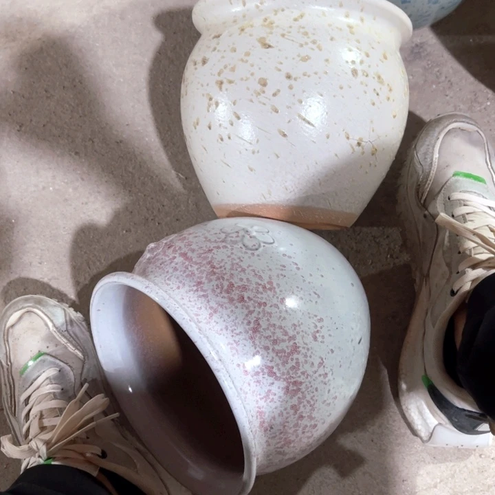 紫砂花盆口径20高度18两只小瑕疵