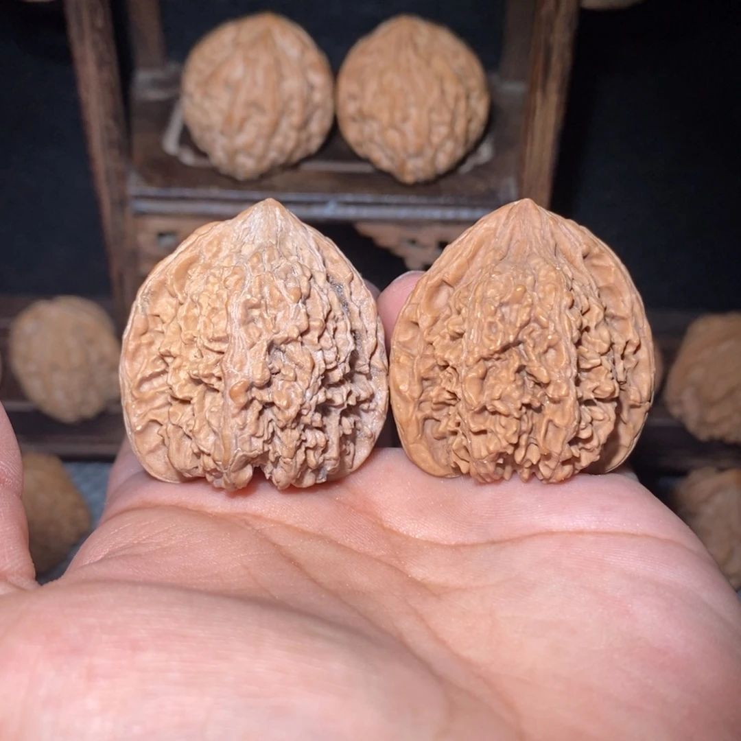 把件桃核39尺满天星