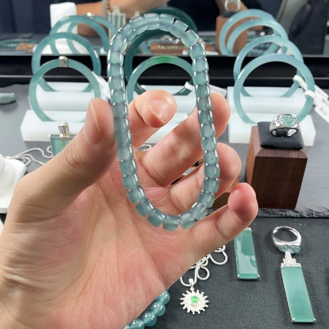 星***迢翡翠未镶嵌手镯卡六直切