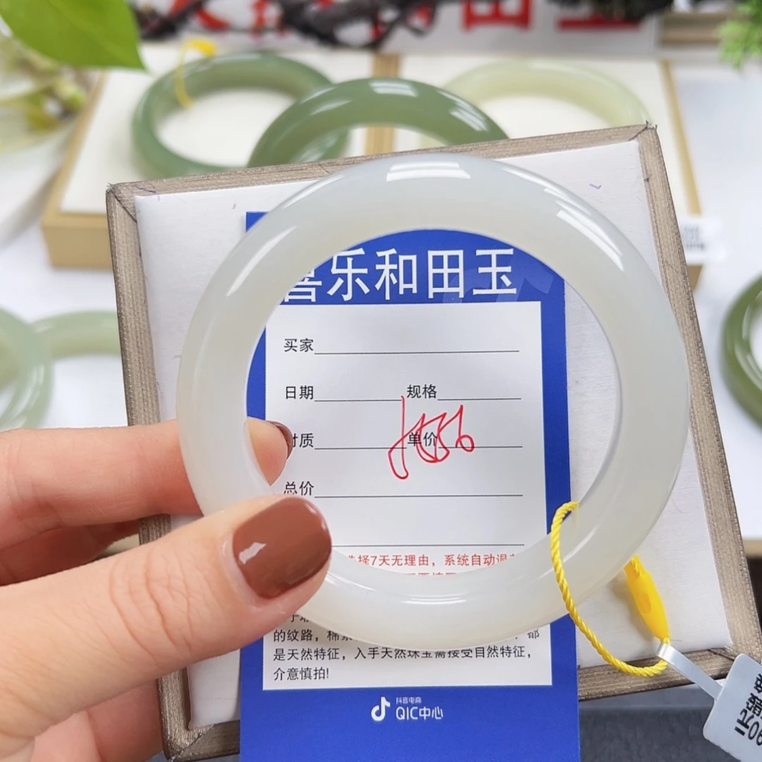 和田玉未镶嵌手镯