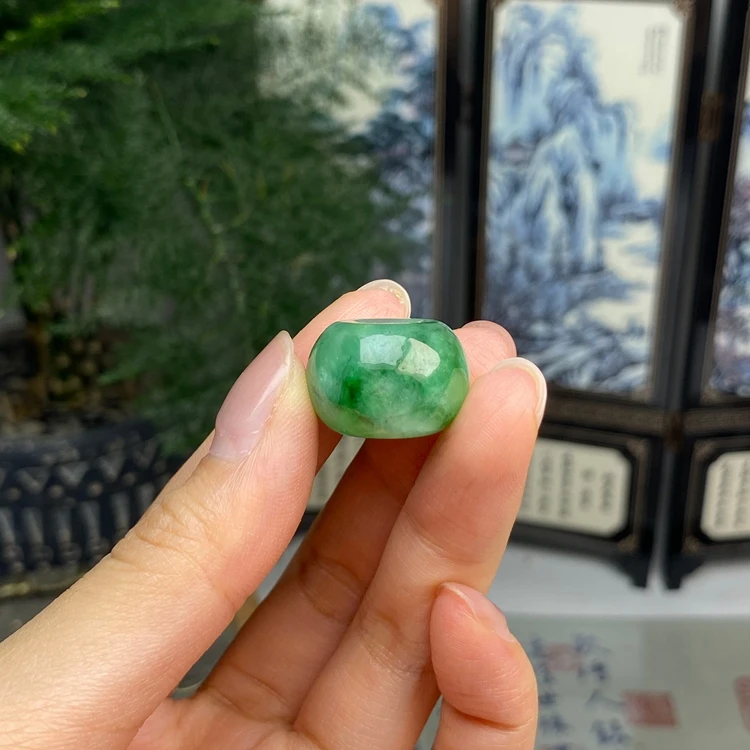 老种飘绿路路通吊坠花件 天然翡翠A货