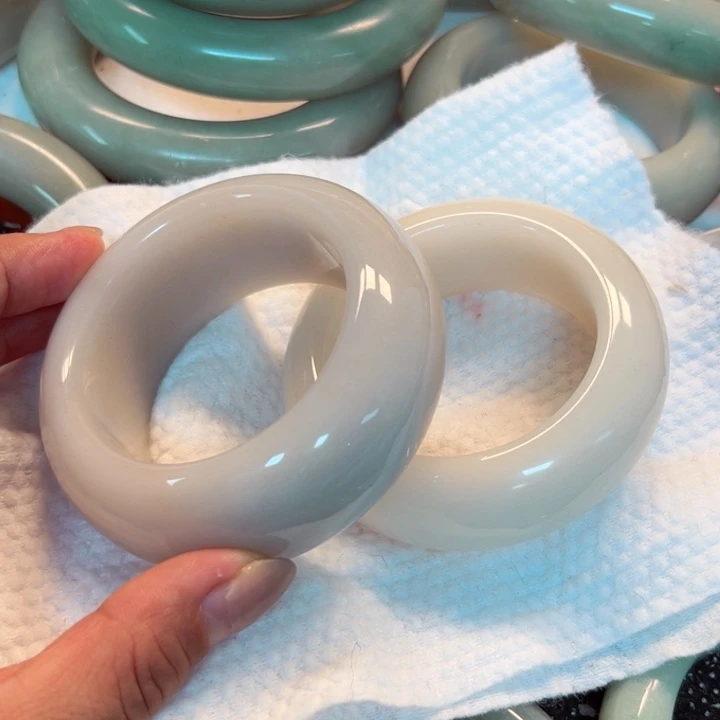 石英岩玉手镯未镶嵌藁****鱼