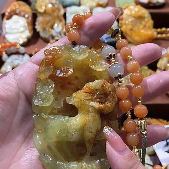 蛇纹石玉未镶嵌颈饰